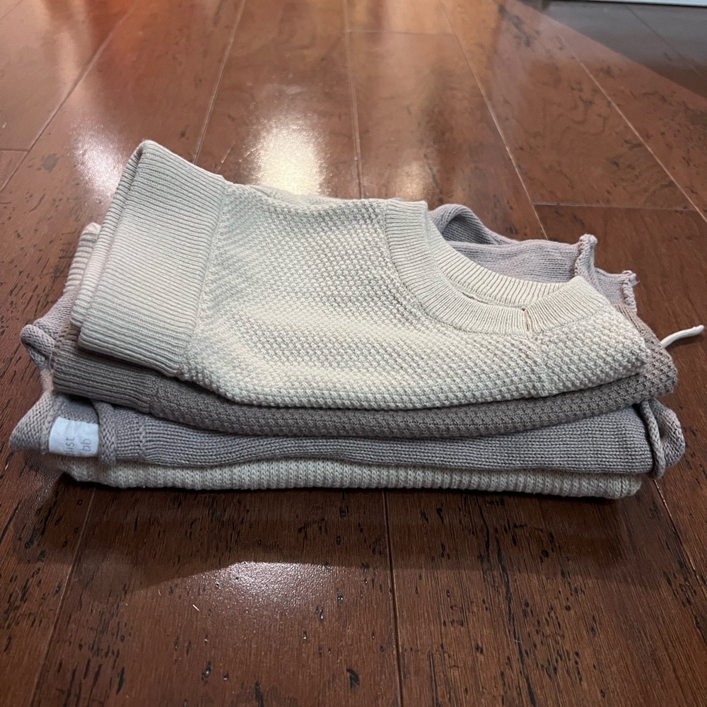 Minimalist baby knit ware 12-18 months